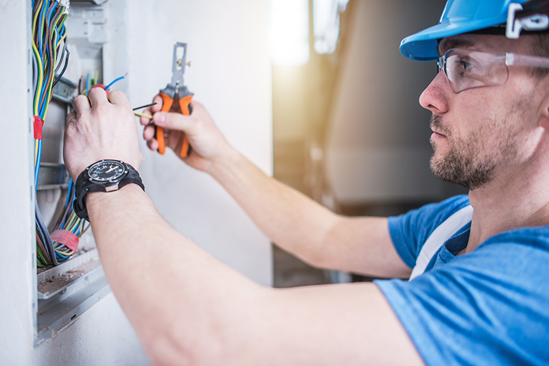 Electrician Qualifications in Widnes Cheshire